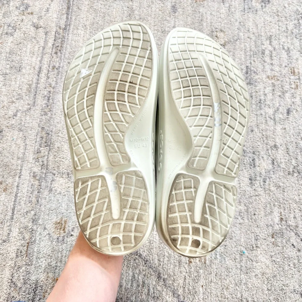 OOFOS OOahh UNISEX White Slide Sandals M10/W12 Recovery Comfy Casual - Picture 4 of 7